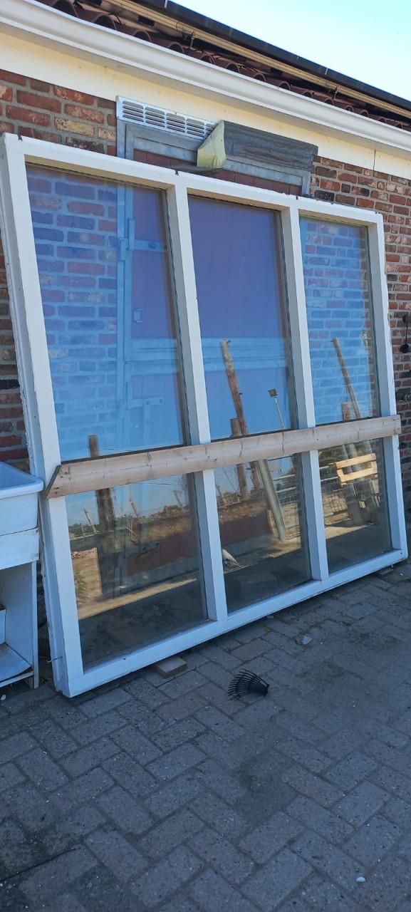 Kunststof en houten kozijn