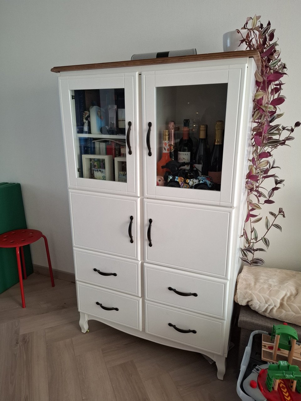 Grenen kast
