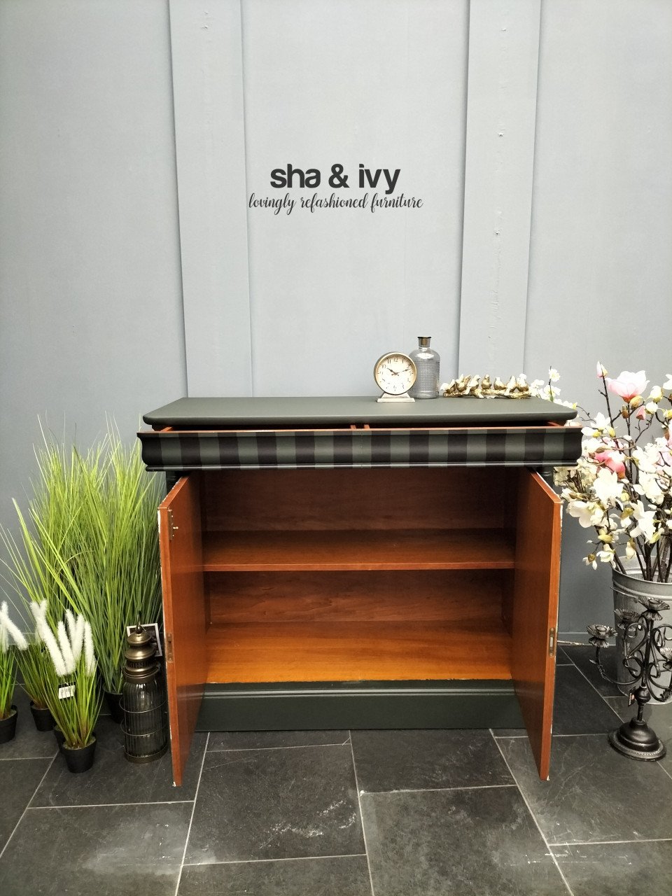Mooie dressoir met waterlelies