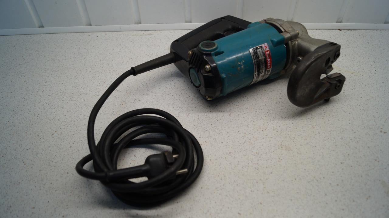 Makita JS3200 plaatstaal knipper.