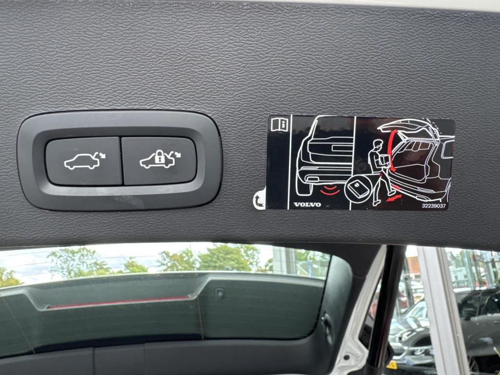 Volvo XC40 1.5 t5 recharge r-design |panodak | trekhaak | harman kardon