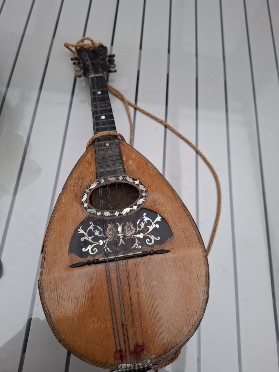 Oude mandoline van E. Patierno .