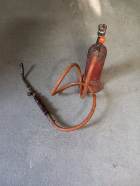 Te koop karweiflesje gas