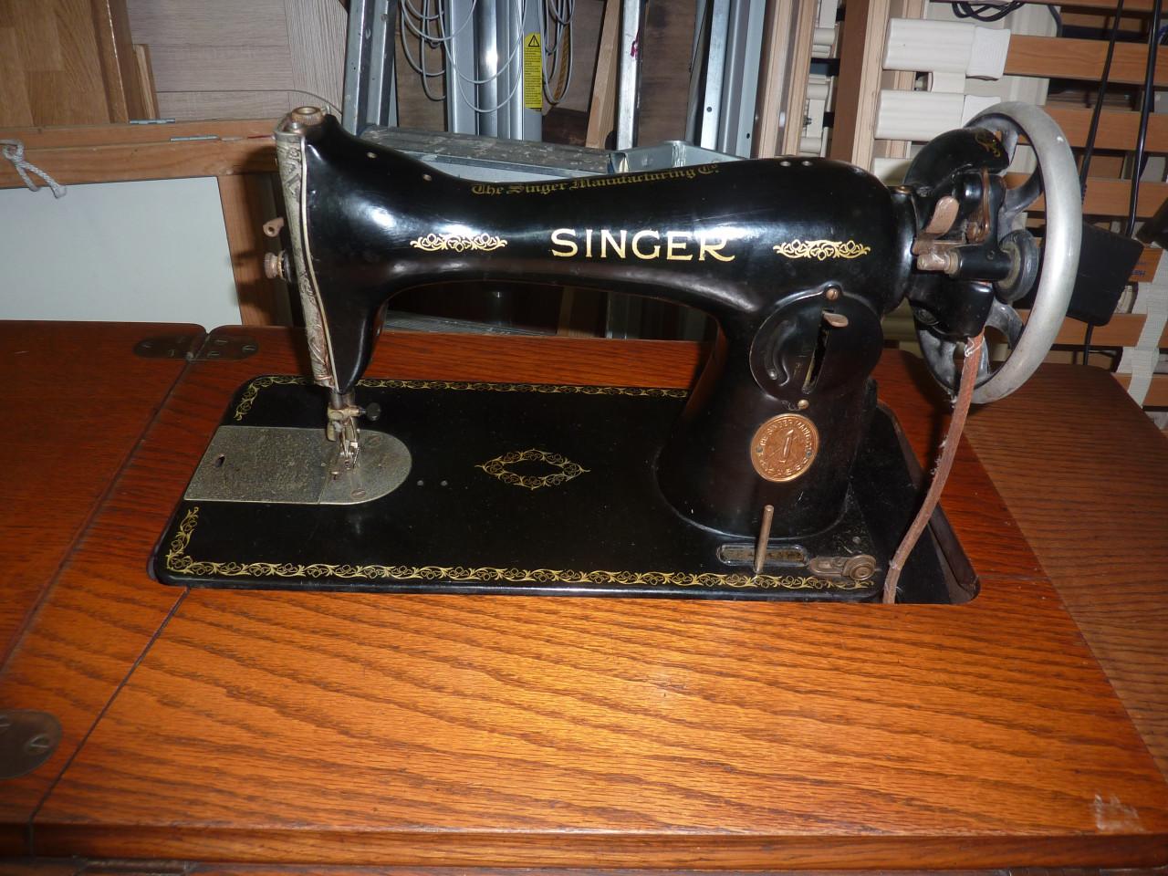 Naaimachine en meubel