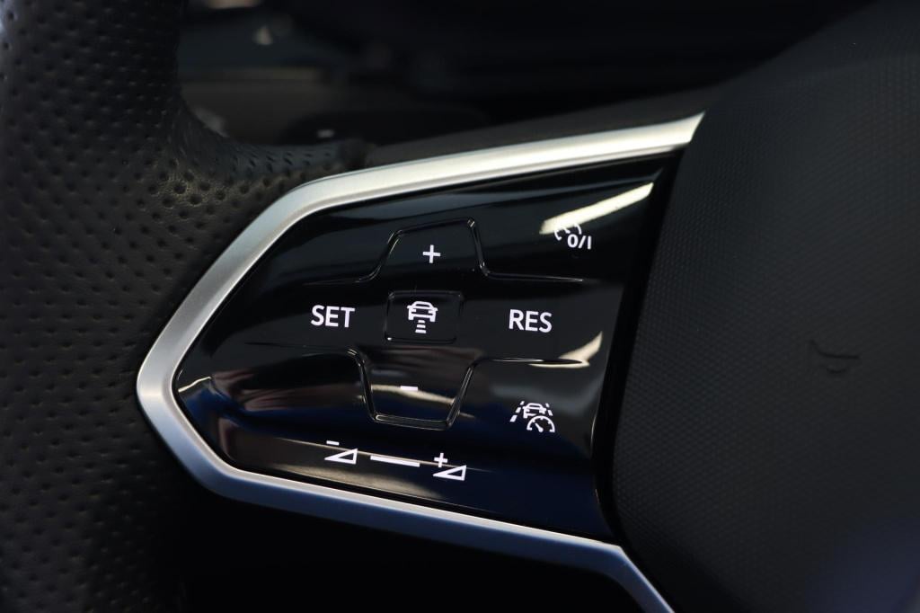 Volkswagen T-roc cabrio 1.5 tsi r-line 150pk dsg7 iq.light | stoel- en stuu