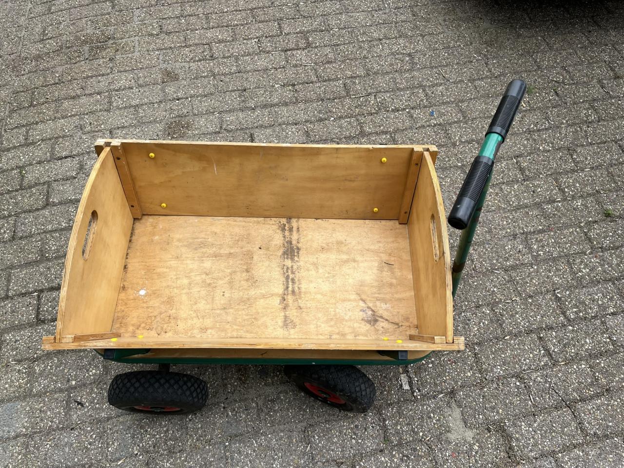 Bolderkar v hout met luchtbanden