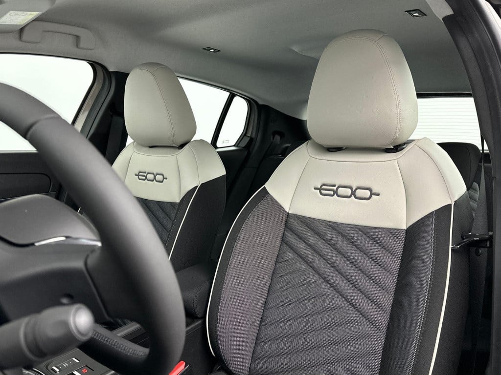 Fiat 600 600e urban 54 kwh | voorraadmodel | snel rijden mogelijk |  full o