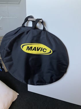 Te koop 2 nieuwe Mavic wielhoezen   DOE EEN BOD