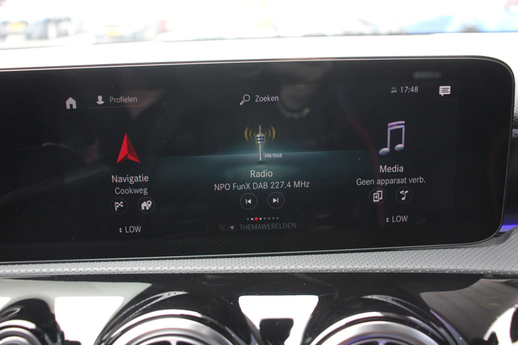 Mercedes-Benz A-Klasse amg 35 4matic premium plus | schaalstoelen | 360 cam
