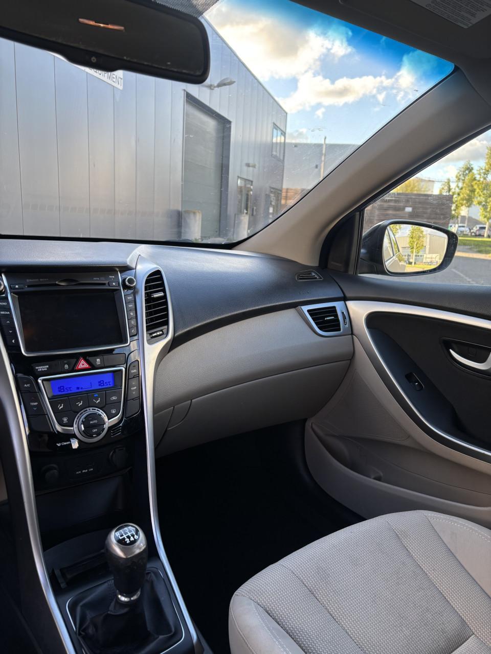 Hyundai i30 1.6 I Cvvt 5DR 2012 Zwart | NAP | NIEUWE APK!