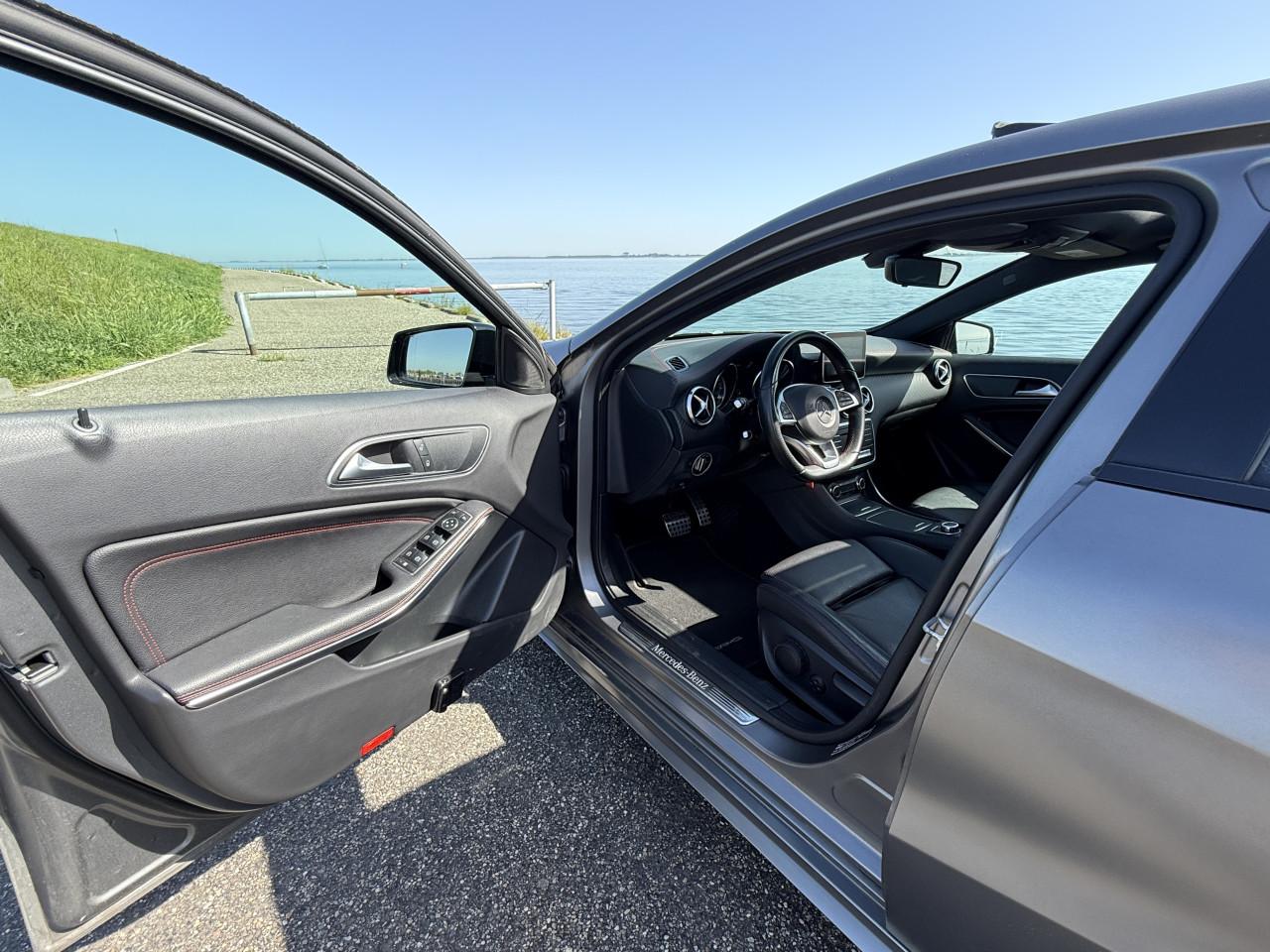 Matte Mercedes-Benz A-Klasse – AMG Styling | Automaat | Panoramadak