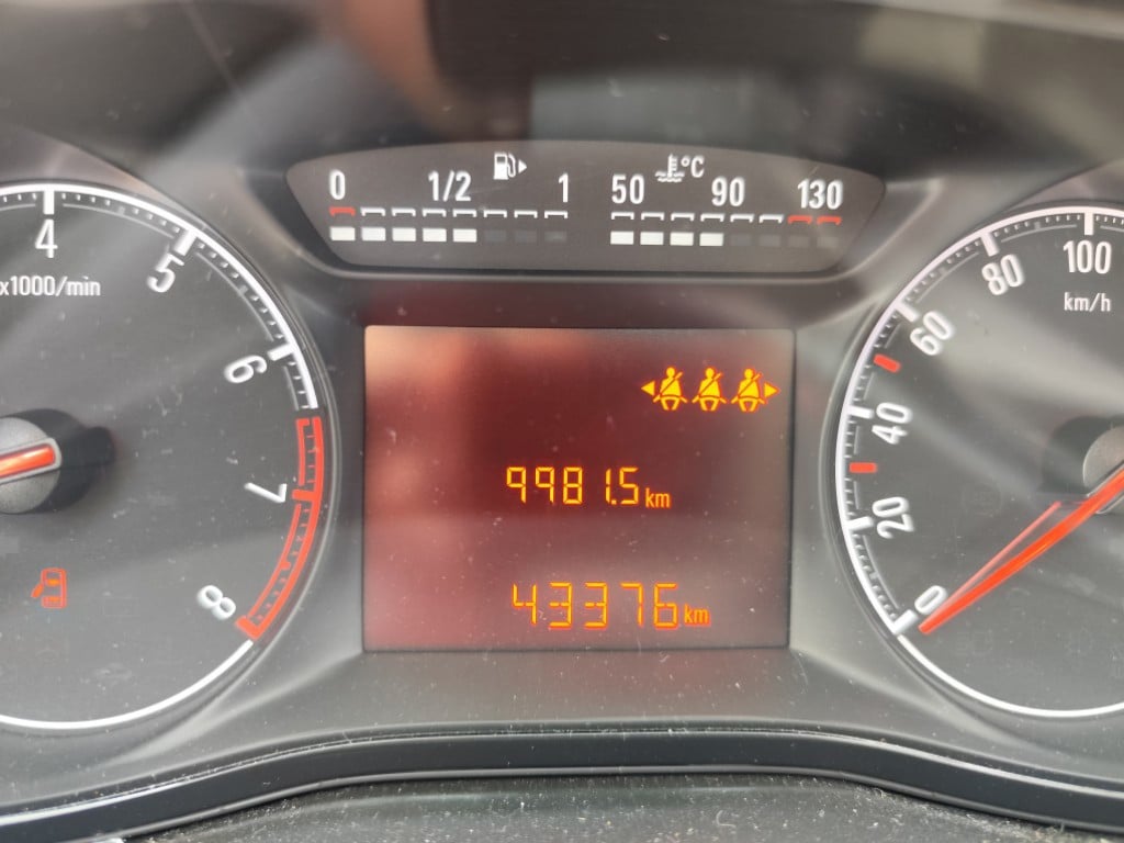 Opel Corsa 1.2 color edition