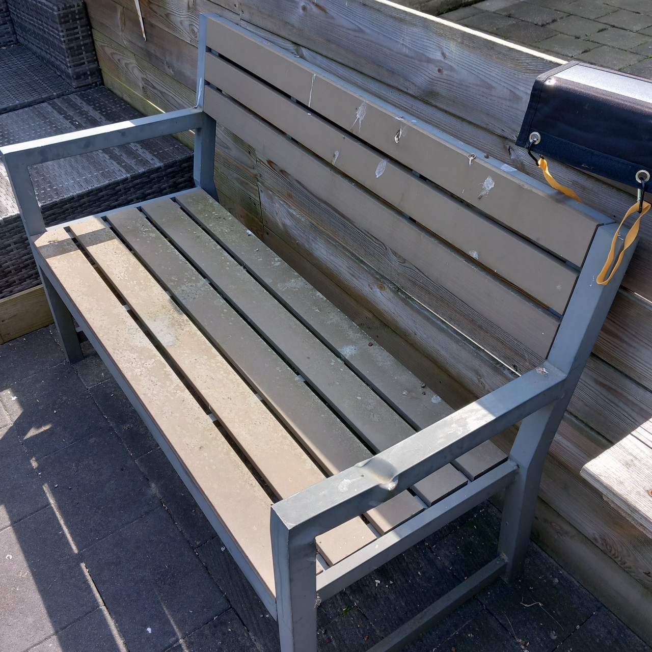 Oude ijzeren tuinbank gratis