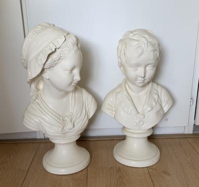 2 PRACHTIGE GROTE BORST BEELDEN, JONGEN EN MEISJE