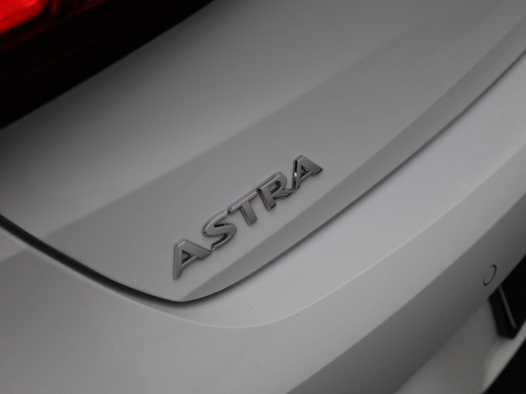 Opel Astra 1.2 elegance | lmv | parkeer sensoren | camera | half leder | cl