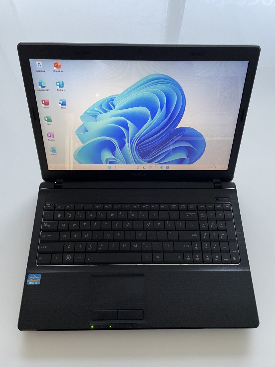 Asus 15 inch Windows 11 SSD - met Office pakket
