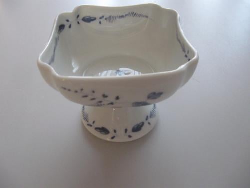 Porselein schaaltje op voet