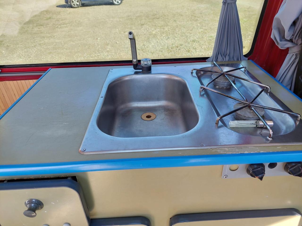 Rode avontuurlijke Camper