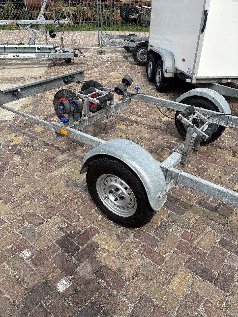 Kalf enkelas boottrailer ongeremd kantelbaar 5m 750kg met onderhoudsbeurt