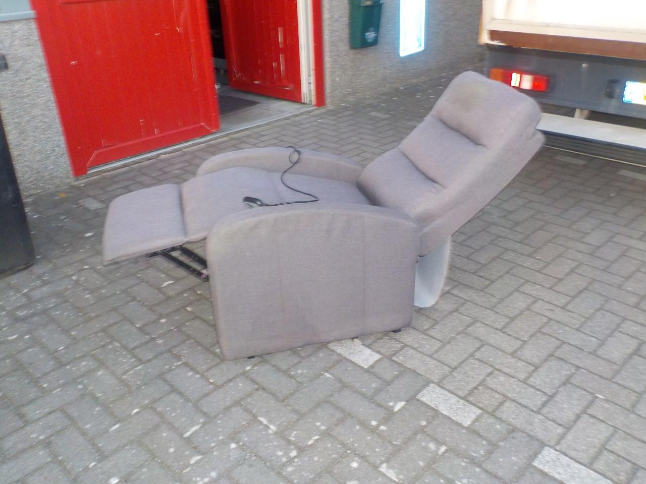 Stoffen elektrische sta-op relex fauteuil in goede staat