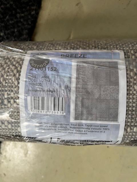 Vloerkleed 230/160. Beige. Nieuw