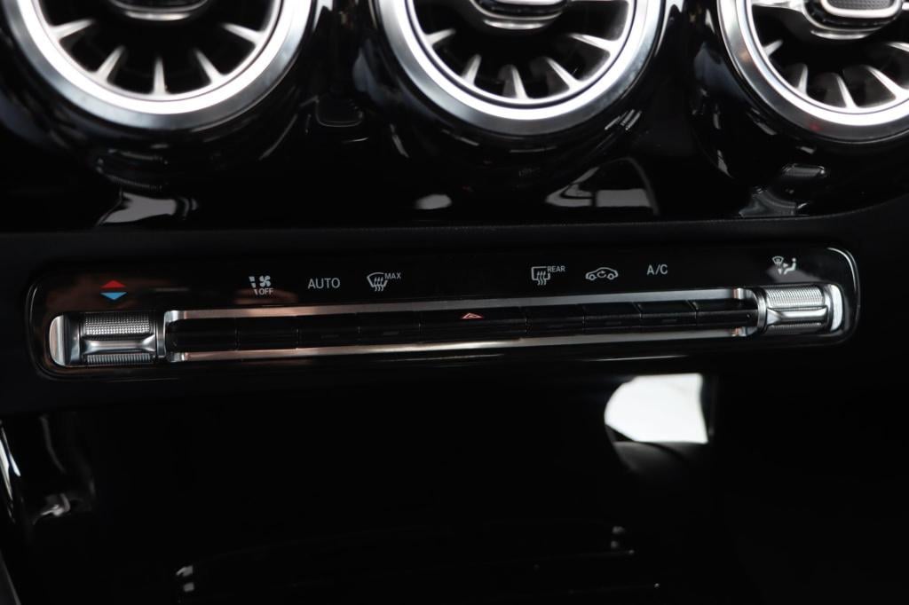 Mercedes-Benz Cla 200 amg line 163pk