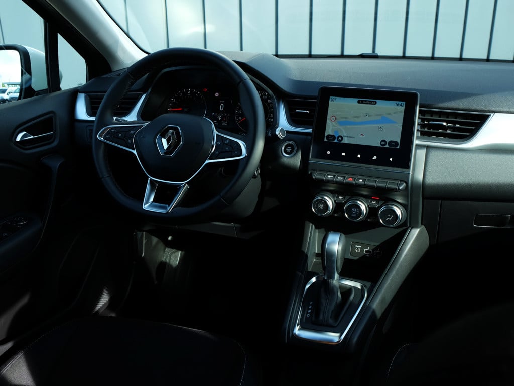 Renault Captur tce 130 zen automaat | navi full map | trekhaak 1500kg | cli