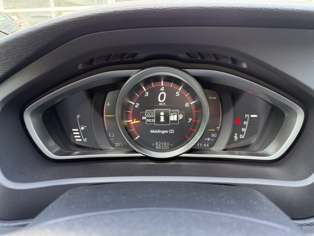 Volvo V40 t3 153pk aut6 polar+ sport| panodak| camera| trekhaak| keyless|