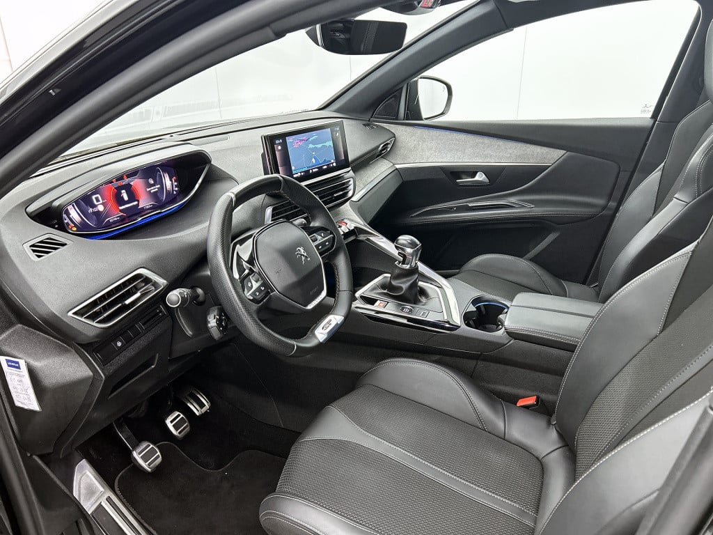 Peugeot 3008 130 pk gt black pack | rijklaar | panorama schuif / kanteldak 