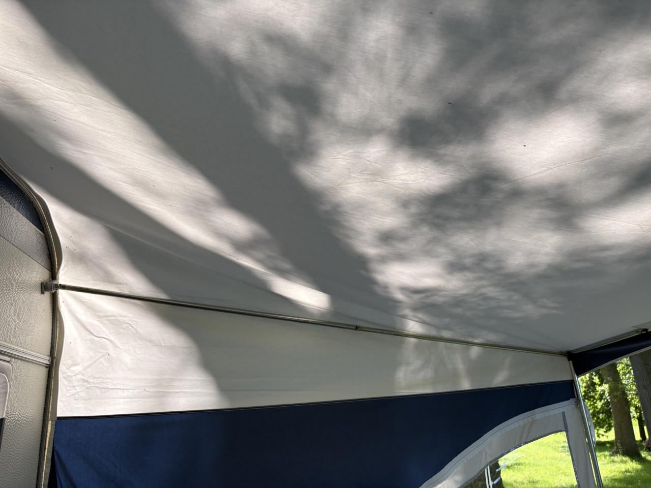 Caravanluifel met stalen frame