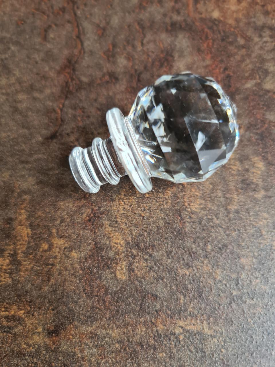 Prachtige decoratieve glazen stolp op voet, inclusief twee stolpflesjes