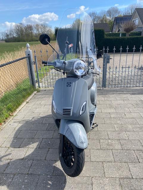 Scooter AGM VX-50I - Zo goed als nieuw
