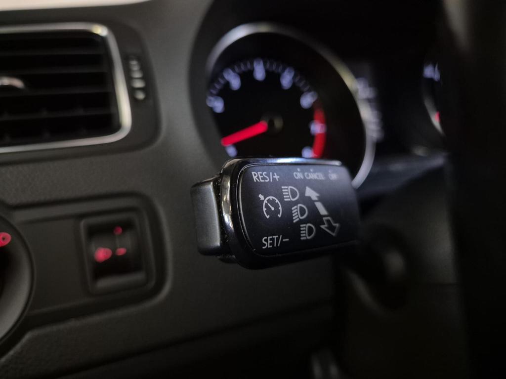 Volkswagen Polo 1.2 tsi comfortline / parkeersensoren / cruisecontrol