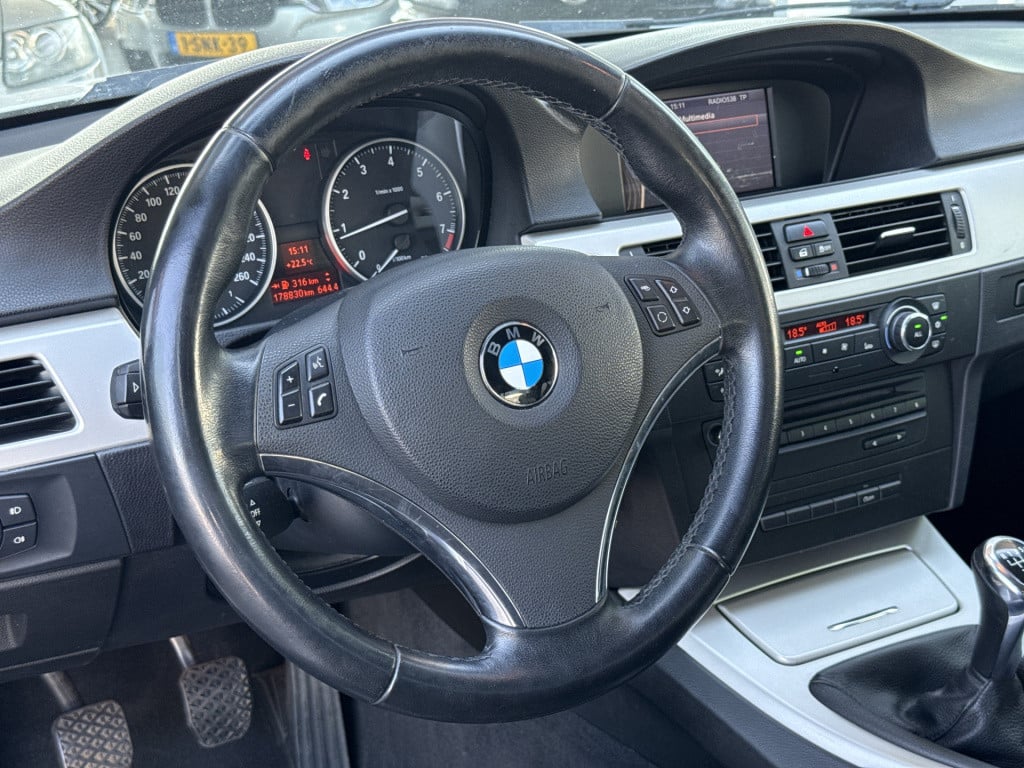 BMW 3-serie coupé 320i business line | parellak | navi | pdc | bi-xenon
