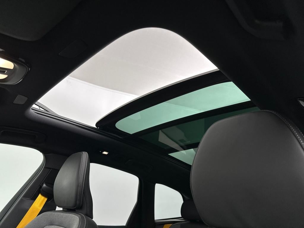 Volvo XC60 polestar engineered recharge plug-in hybrid awd