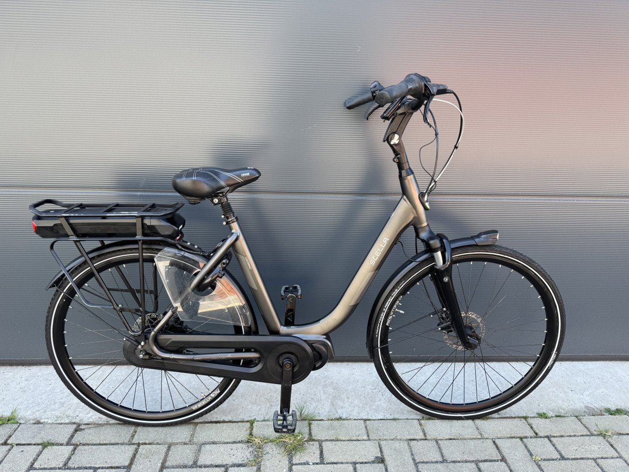 Nette Stella Livorno middenmotor elektrische fiets