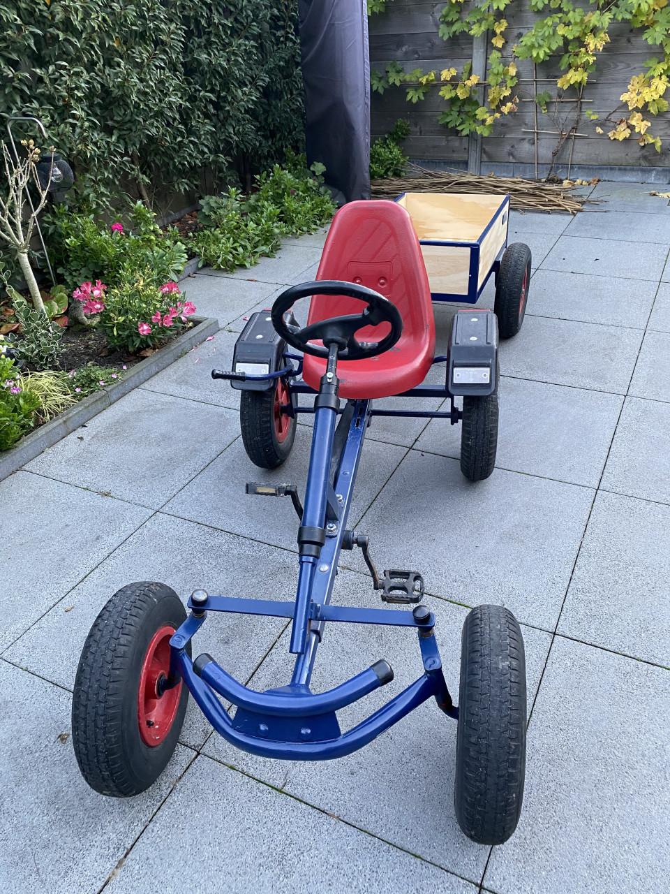 Skelter ( mammoet) met kar.