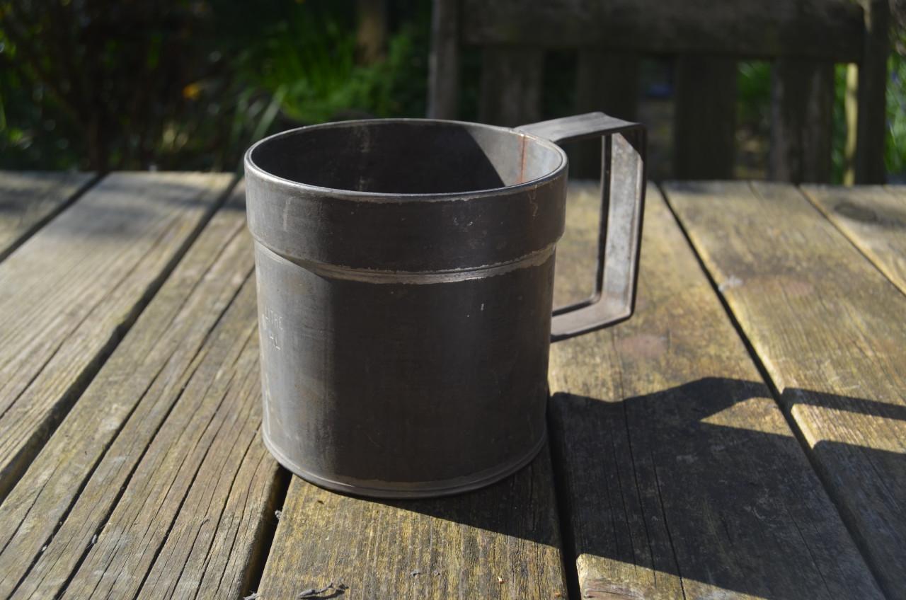 4 Tinnen kannen / maatbekers diverse maten