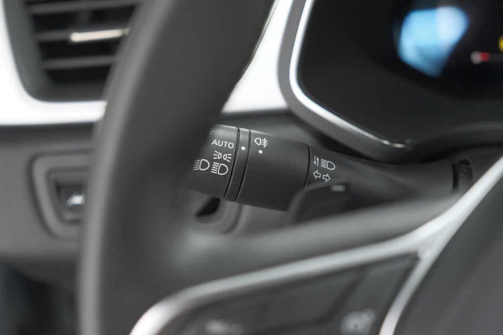 Renault Captur tce 140 edc techno | camera | 9.3 inch groot scherm | stoelv