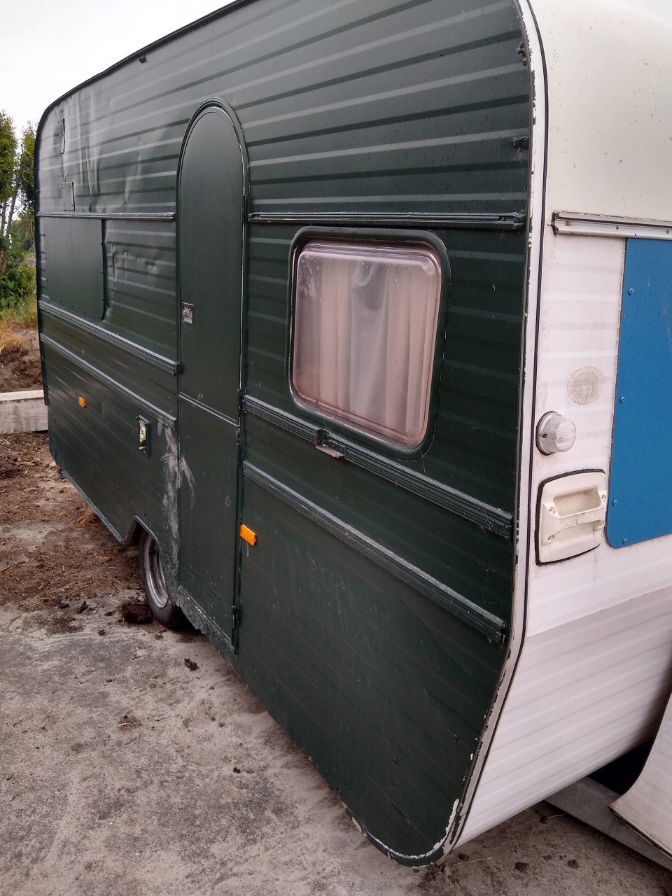 Oude caravan gratis
