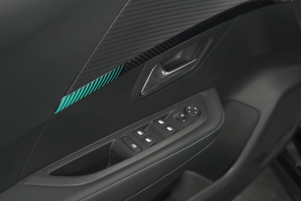 Peugeot 208 ev allure 50 kwh | 3 fase laadfunctie | parkeersensoren | apple
