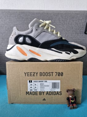 Adidas Yeezy 700 waverunners us10 eu44