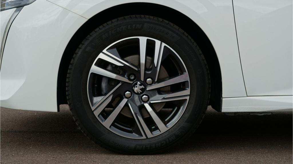 Peugeot 208 1.2 puretech allure pack rijklaar incl garantie