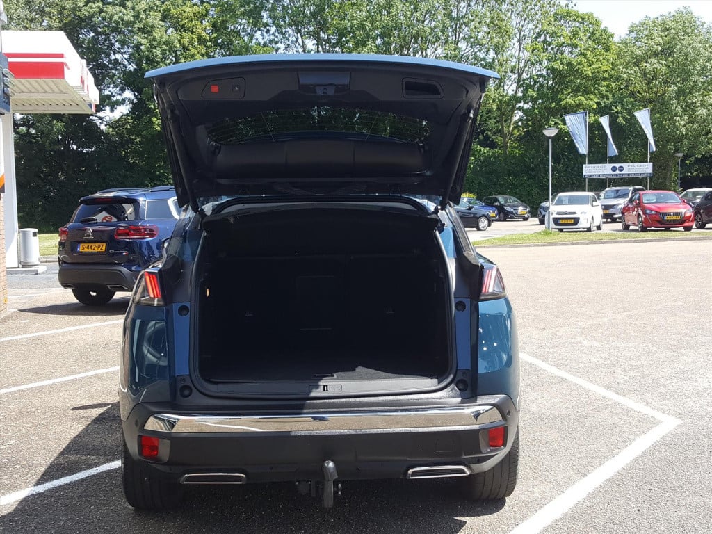 Peugeot 3008 1.6 plug-in hybrid 225pk blue lease allure eat8 automaat navig