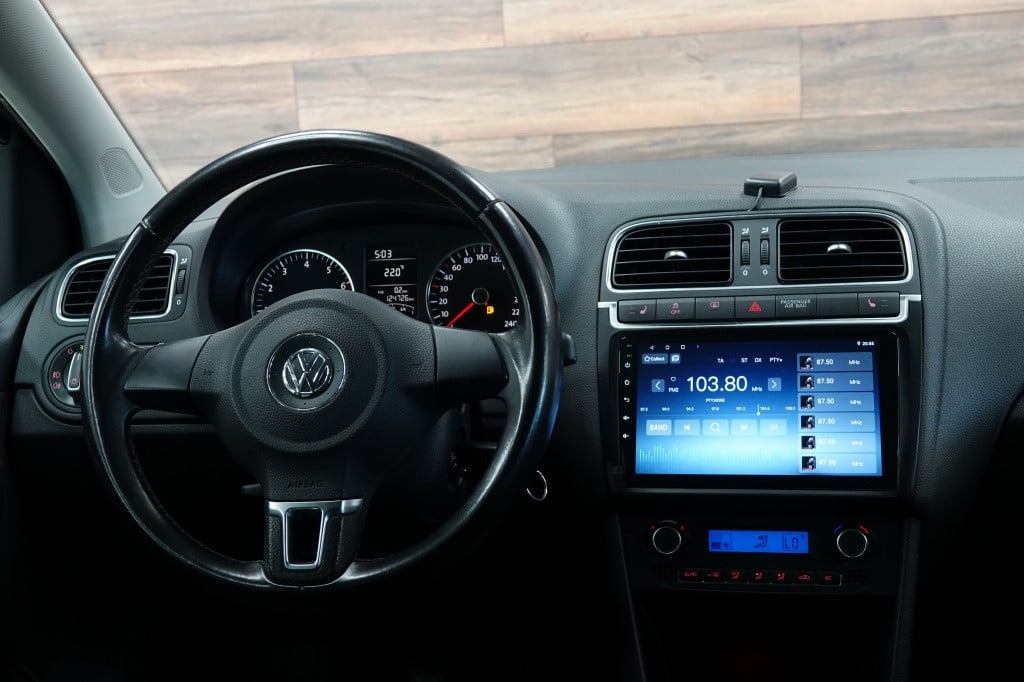 Volkswagen Polo 1.4-16v highline | carplay | cruise | xenon | pdc |