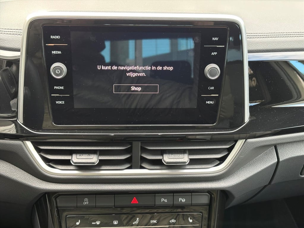 Volkswagen T-roc 1.5 tsi 150pk 7-dsg r-line|dode hoek|carplay| elek klep| r