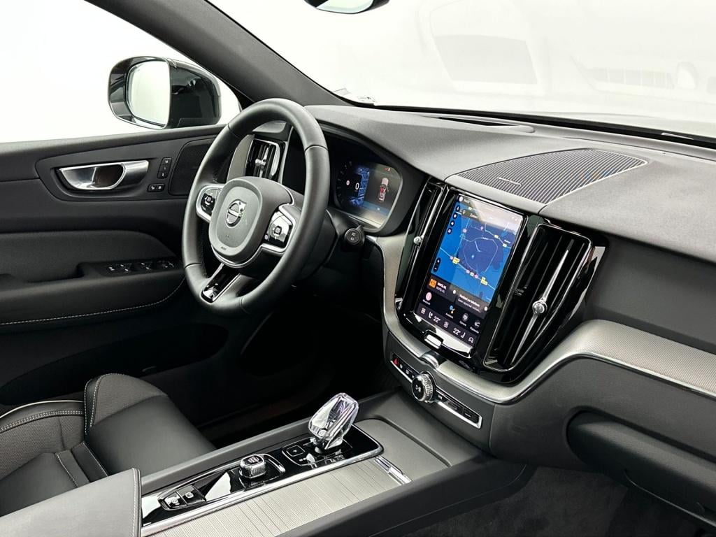 Volvo XC60 t6 398pk recharge black edition ultra| pano| luchtvering| 360 ca