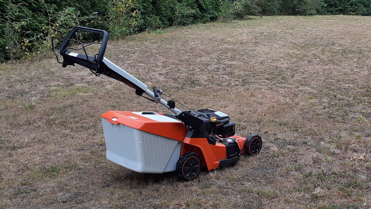 Stihl benzinemaaier, 51 cm, 1 jaar oud. Nieuwprijs nu €750.     VRAAGPRIJS: