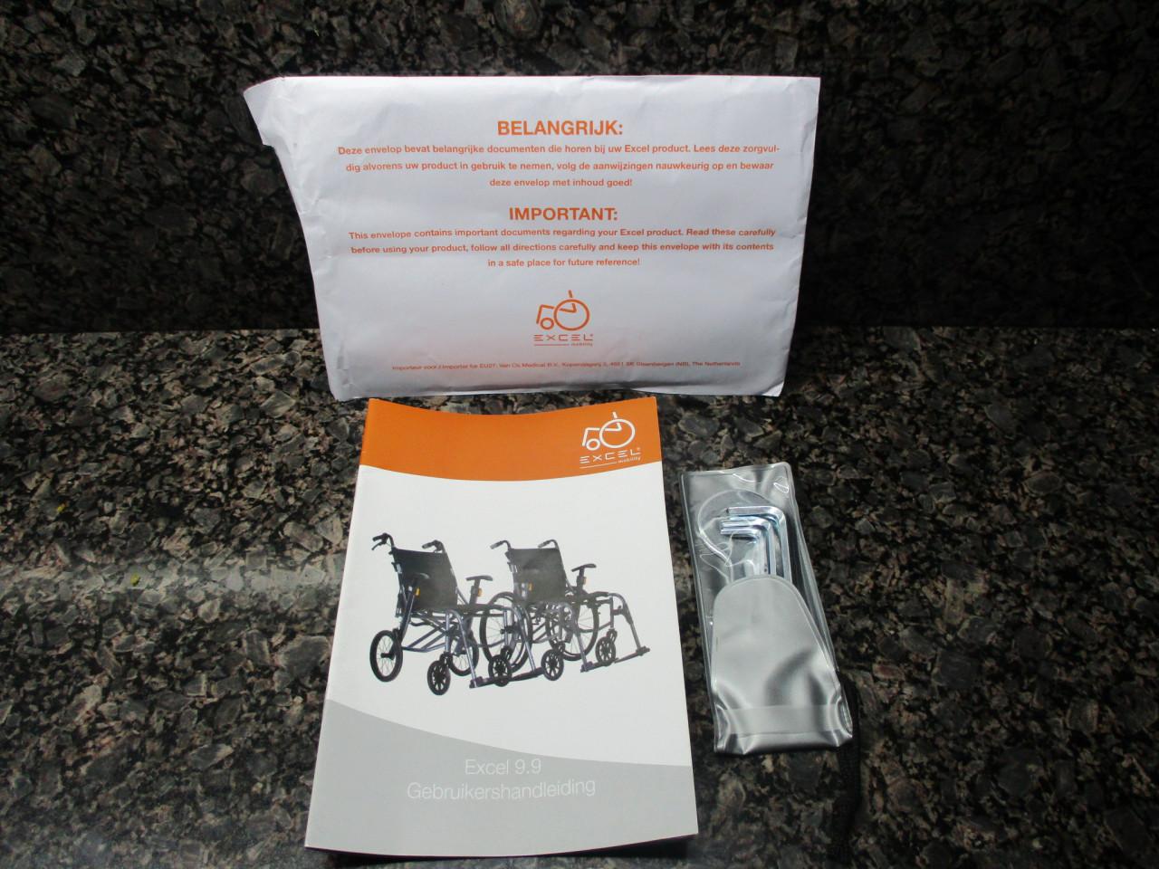 Zgan Excel 9.9 opvouwbare lichtgewicht rolstoel met anti-lekbanden