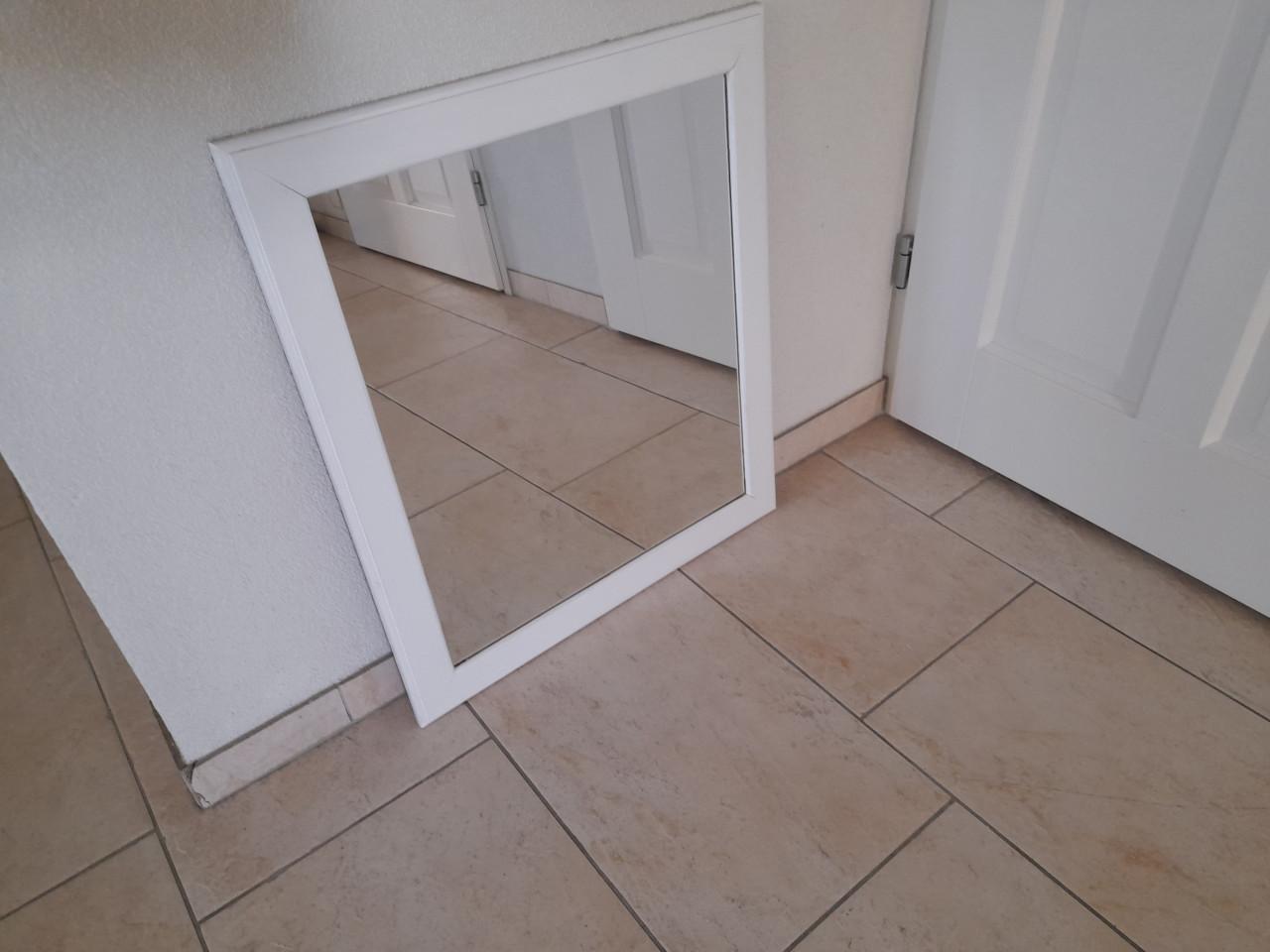 Spiegel 59 x 67  (in goede nette staat)